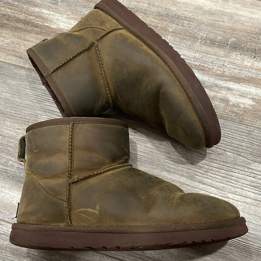 UGG Classic Mini Leather Bomber Boot